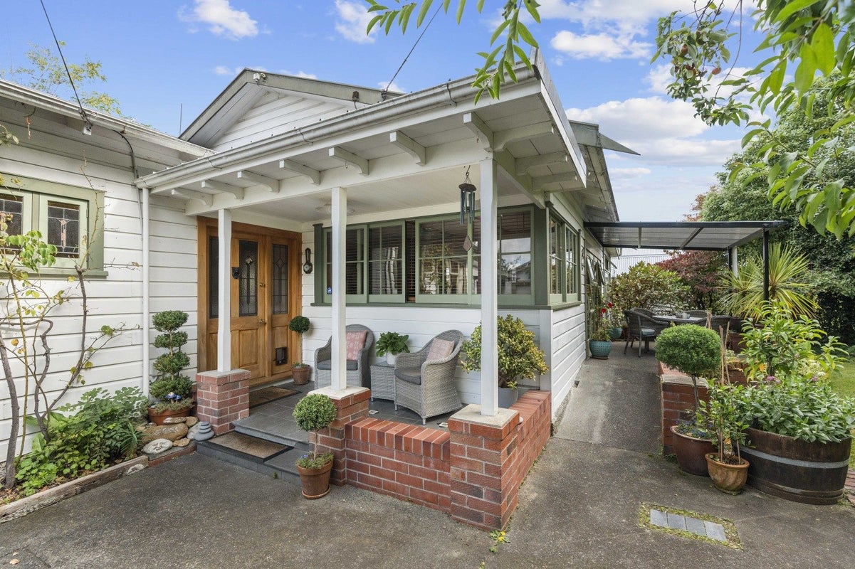 6 Queen Alexandra Street, Lansdowne, Masterton - Carousel 1