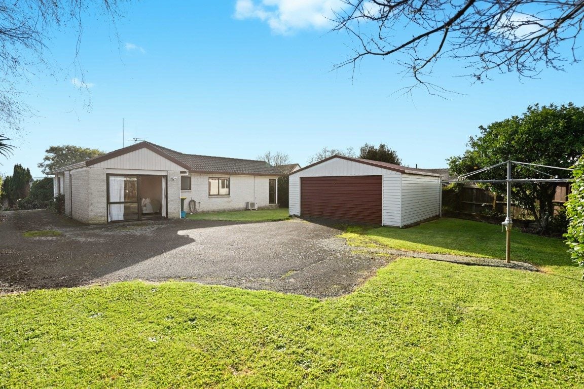 17 Pohutukawa Drive, Pukete, Hamilton - Carousel 1