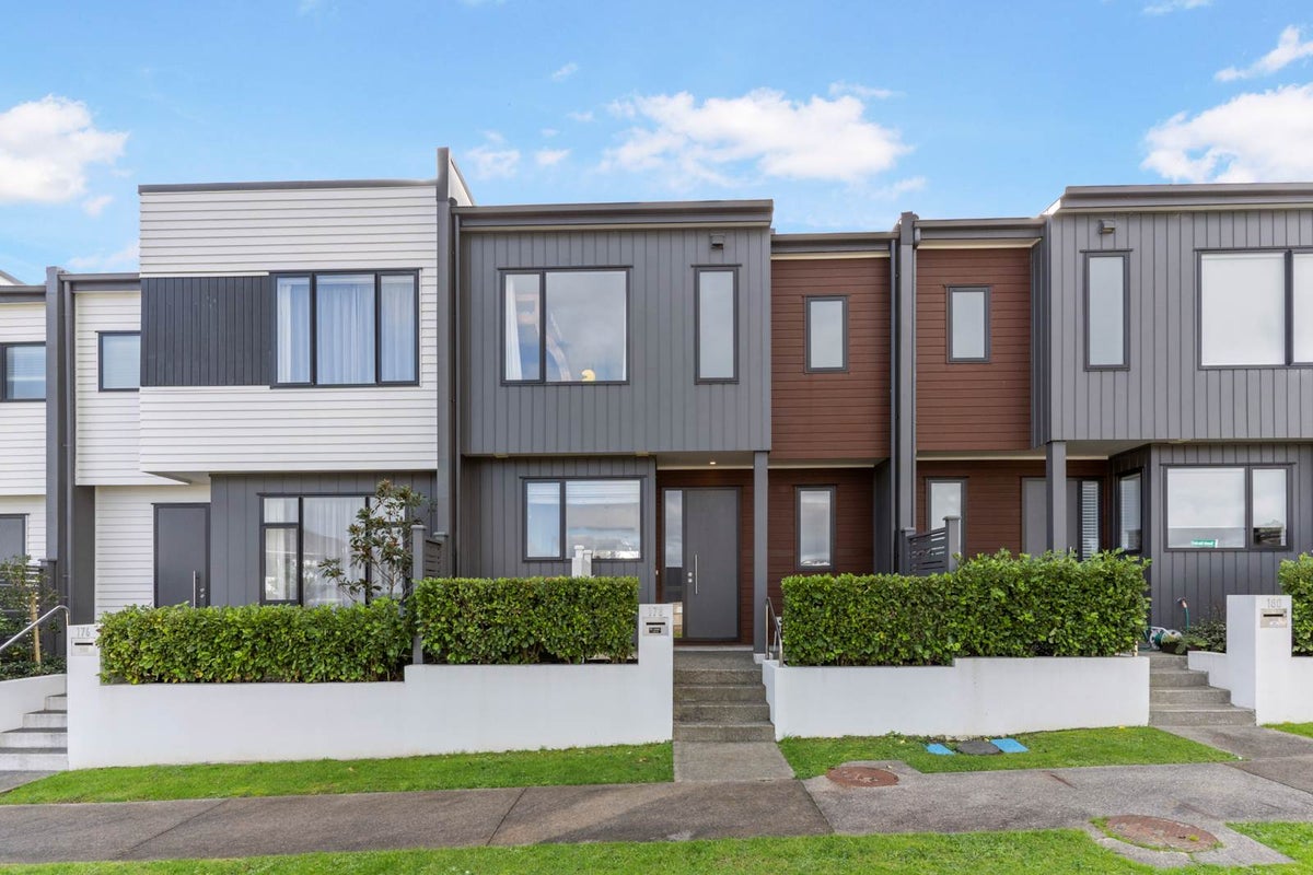 178 Seventh View Avenue, Beachlands, Auckland - Carousel 1