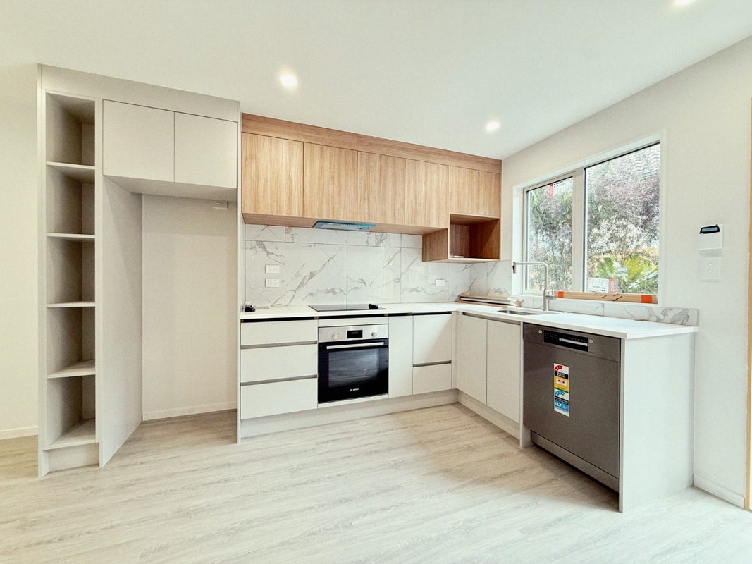 51 Anderson Avenue, Point England, Auckland - Carousel 1