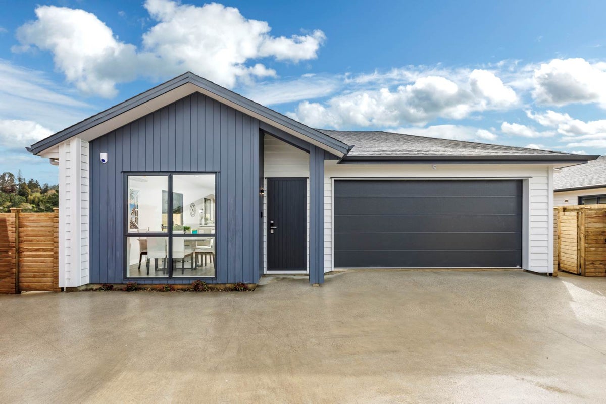 150 Tiriwa Drive, Massey, Auckland - Carousel 2