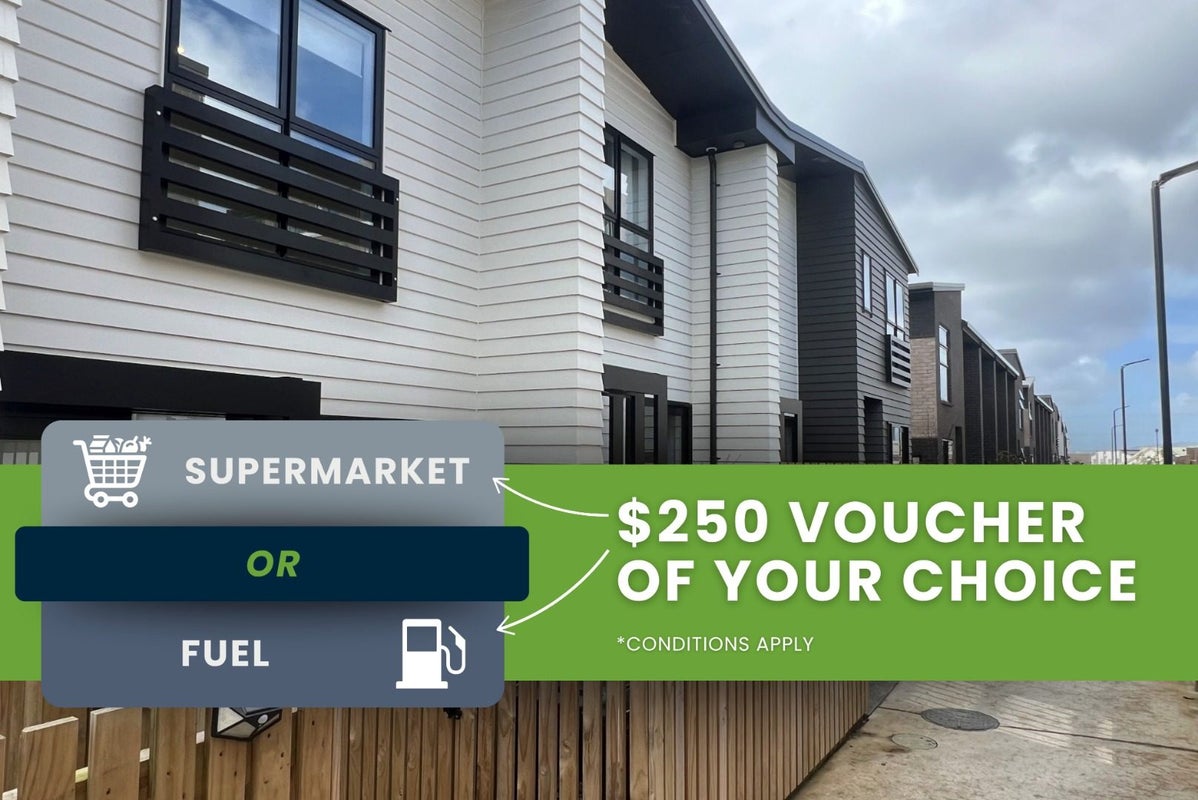 62 Rauemi Way, Te Atatu South, Auckland - Carousel 1