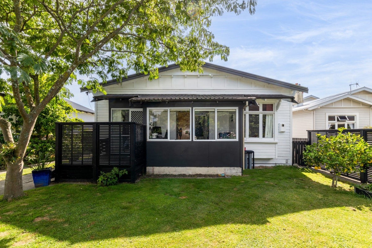 173 Georges Drive, Napier South, Napier - Carousel 1