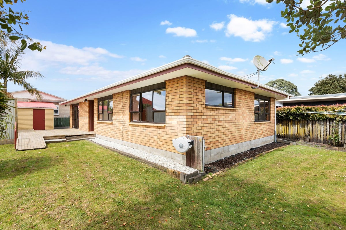 52 Brandon Road, Glen Eden, Auckland - Carousel 1