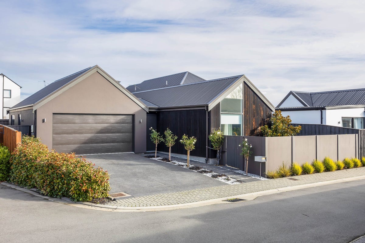 6 Stroma Avenue, Casebrook, Christchurch - Carousel 1