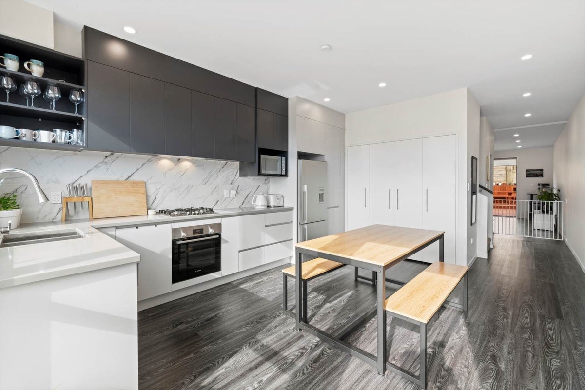 18 Routhmore Street, Flat Bush, Auckland - Carousel 1