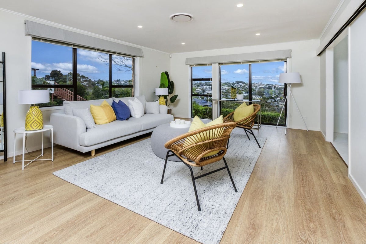 32 Target Road, Totara Vale, Auckland - Carousel 2