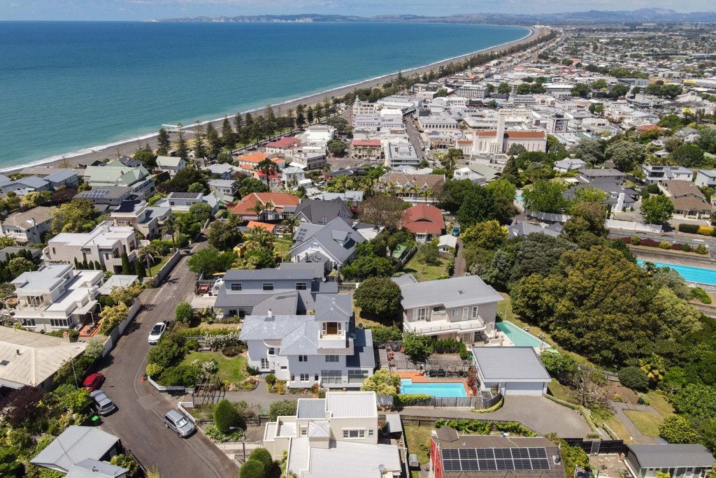 8 Gladstone Road, Bluff Hill, Napier - Carousel 25