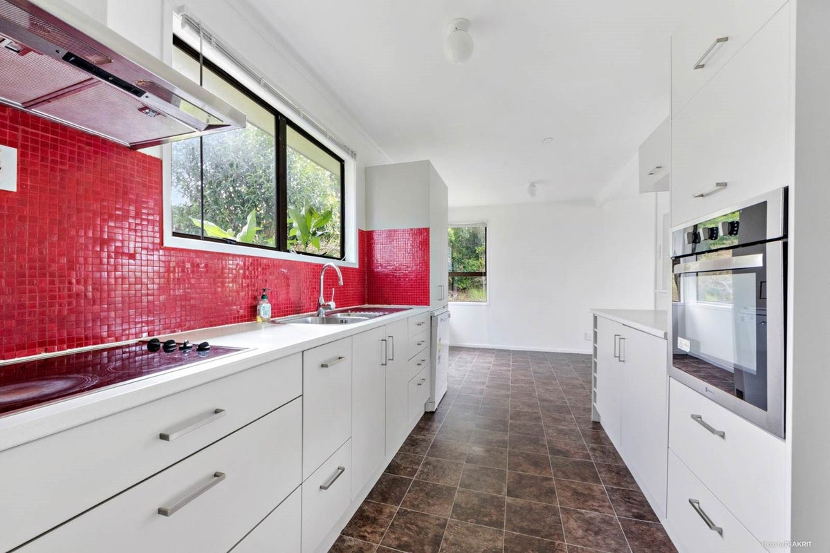 22 Orton Street, Glenfield, Auckland - Carousel 2