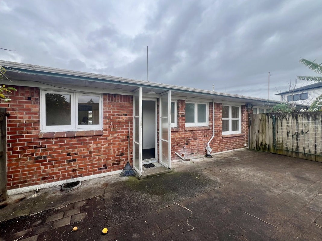 4/8 Winspear Place, Papatoetoe, Auckland - Carousel 1
