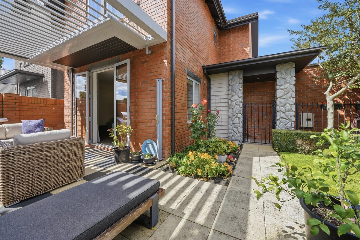 1 Henley Green, Northwood, Christchurch - Carousel 2