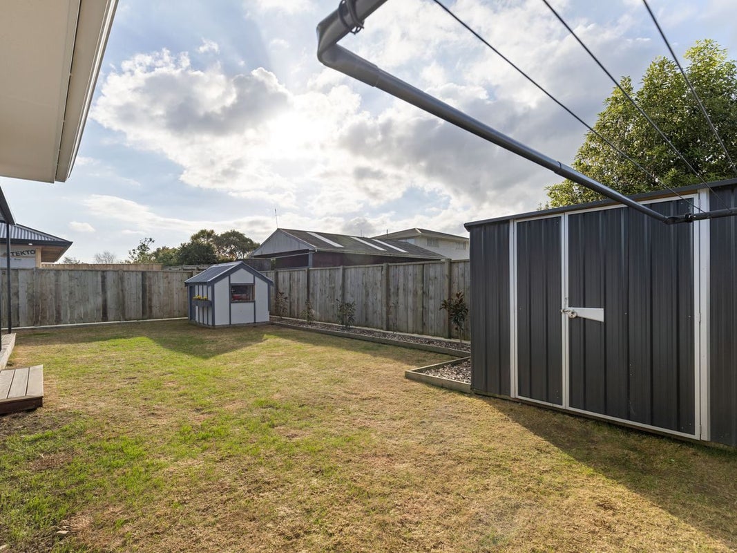 11 Rayner Lane, Marton, Marton - Carousel 23