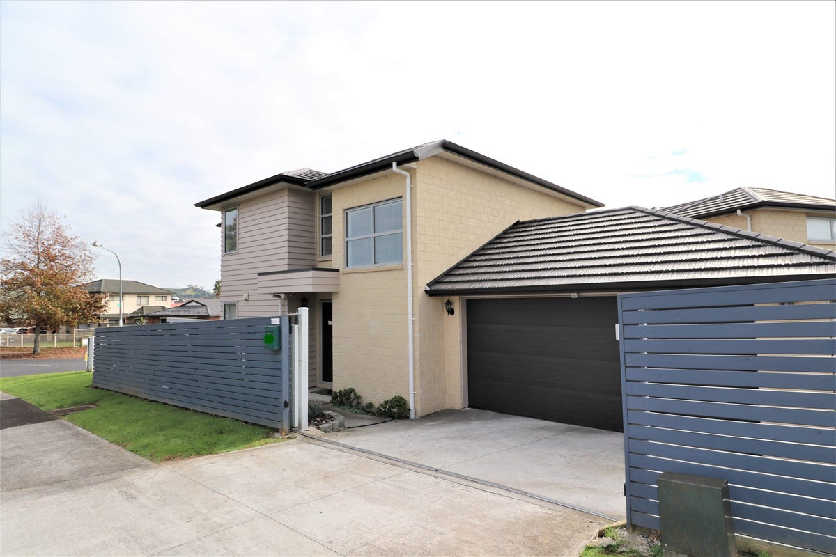69 Gadsby RD, Favona, Auckland  - Carousel 2