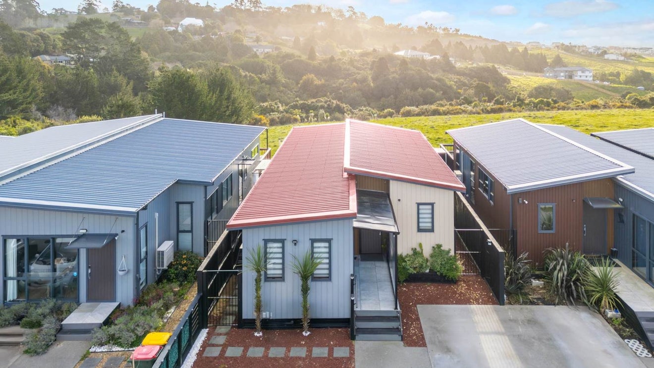 37 Tahere Road, Totara Park, Auckland - Carousel 1