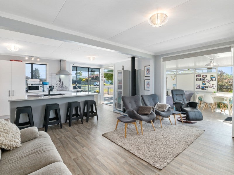 8 Linklater Avenue, Foxton Beach, Foxton - Carousel 2