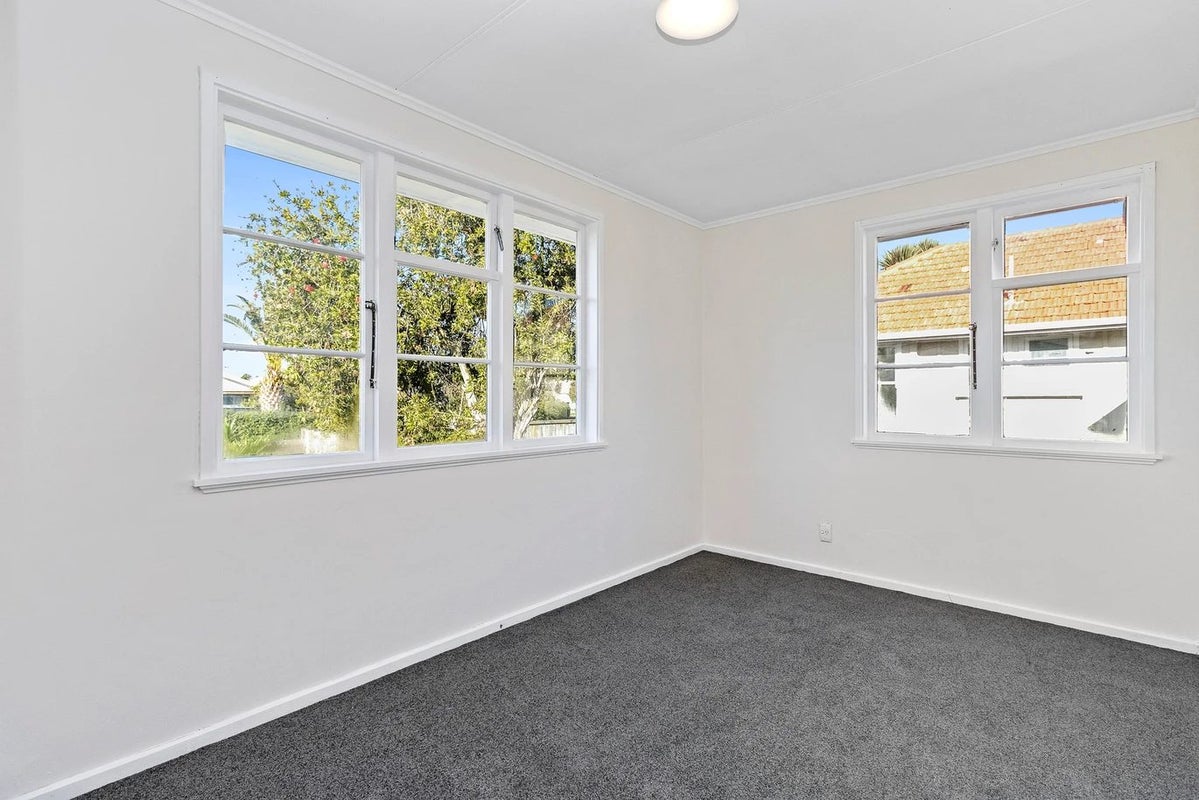 35 Paul Crescent, Fairfield, Hamilton - Carousel 10