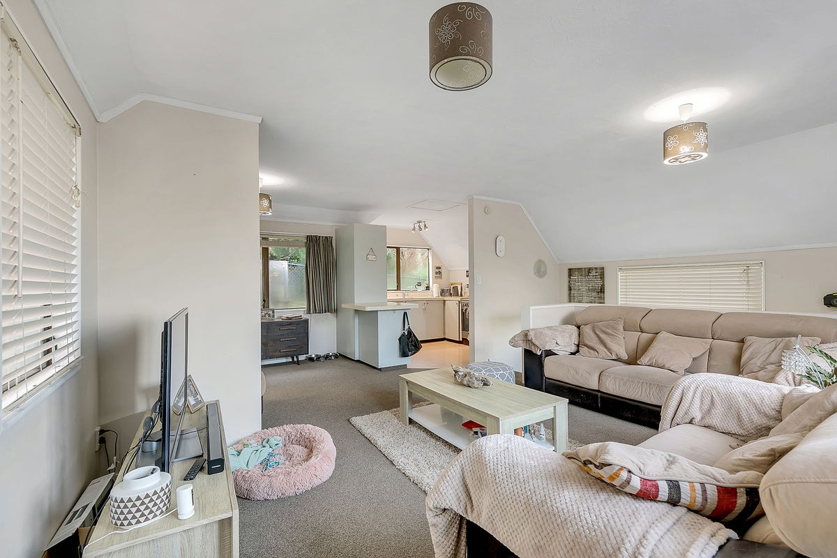 6/115 Owen Street, Newtown, Wellington - Carousel 1