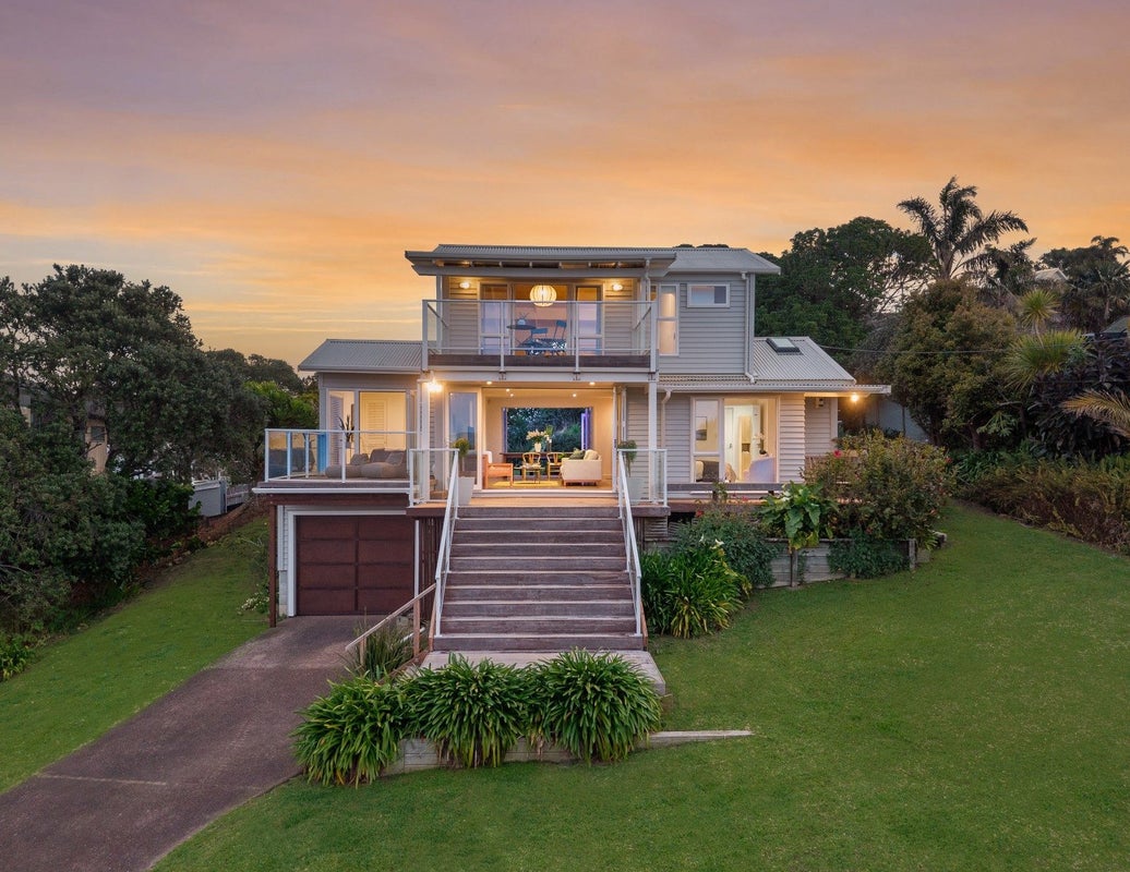 3 Karu Street, Oneroa, Waiheke Island, Auckland - Carousel 1
