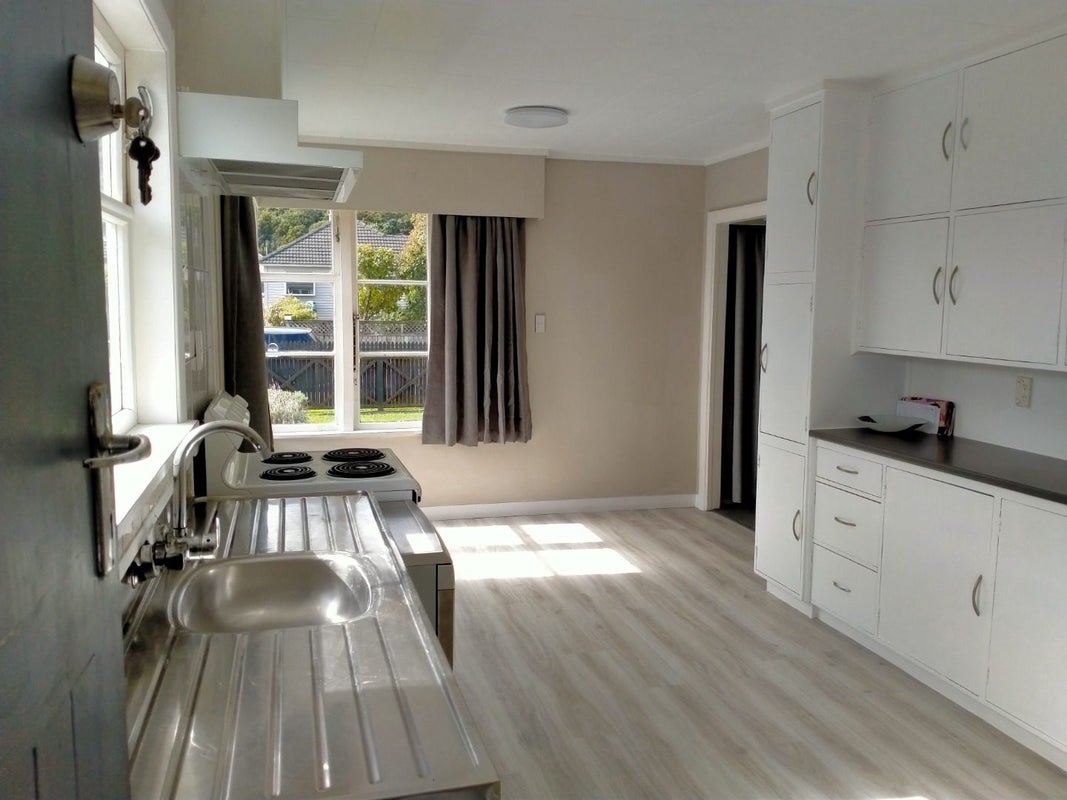51 Bull Avenue, Wainuiomata, Lower Hutt - Carousel 2