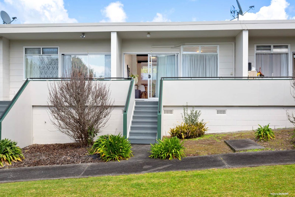 4/19A Forrest Hill Road, Milford, Auckland - Carousel 2