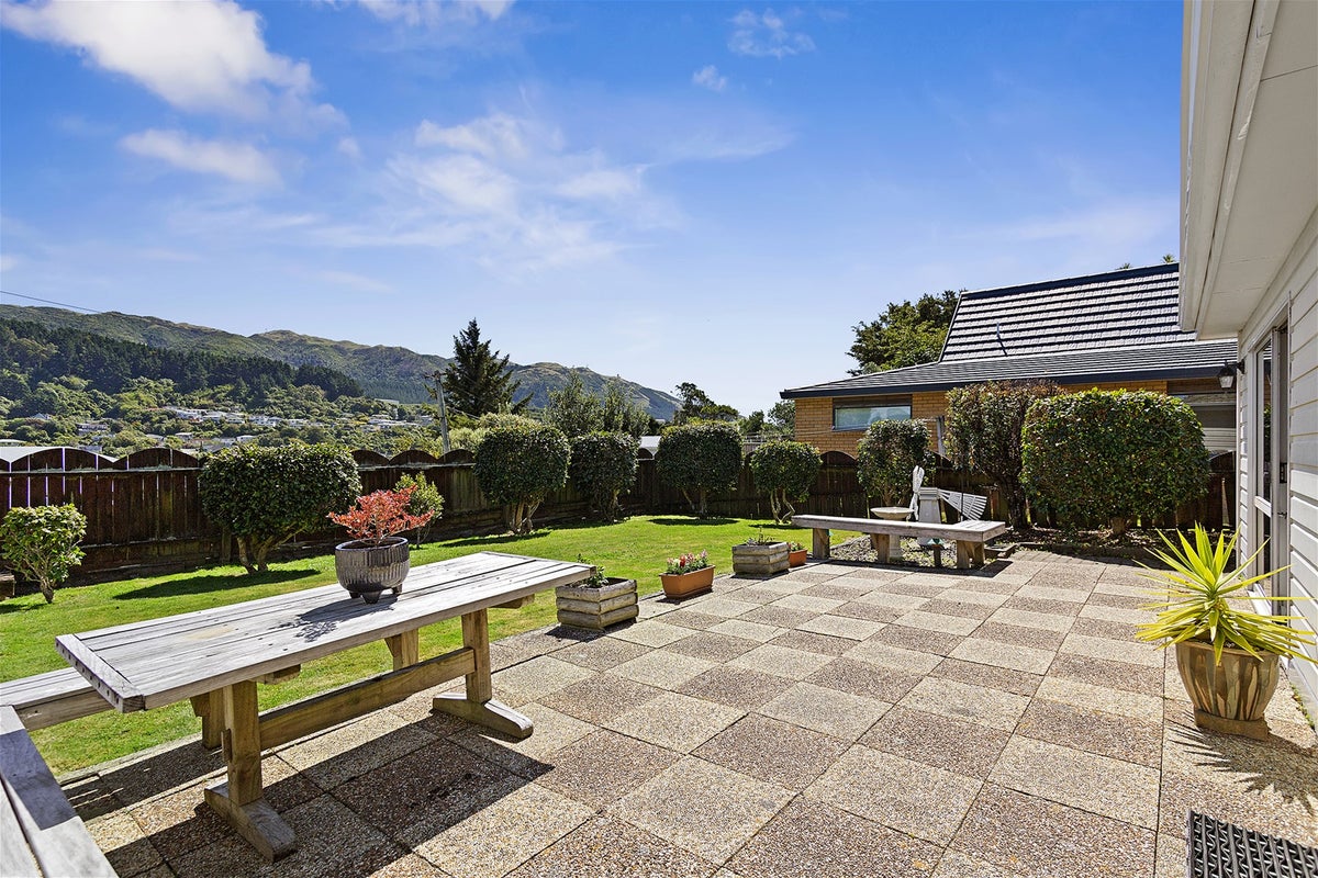 53 Ranui Terrace, Tawa, Wellington - Carousel 1