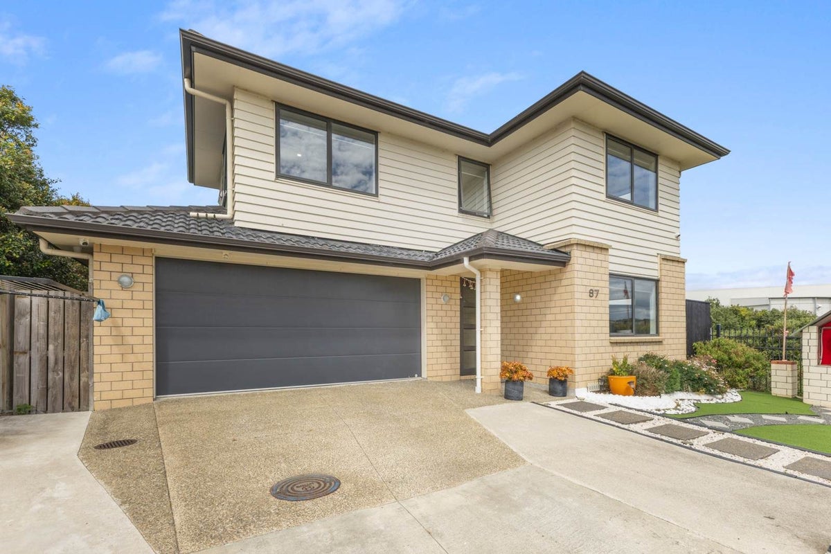 87 Naylors Drive, Mangere, Auckland - Carousel 2