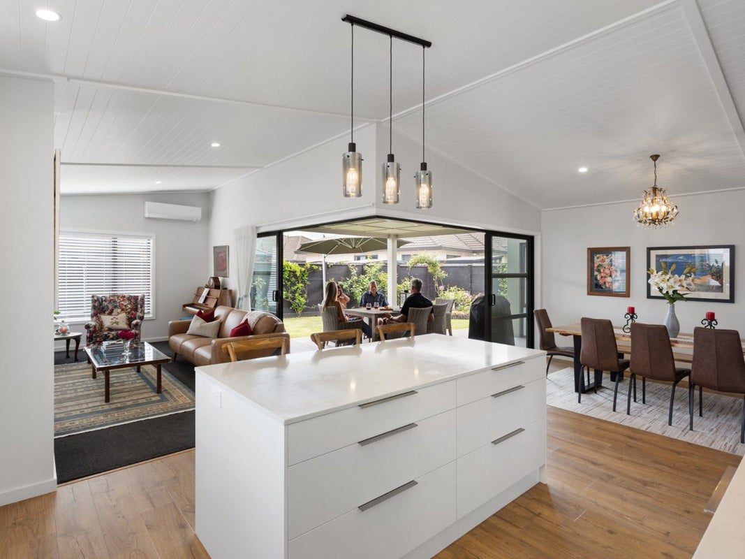1 Makura Drive, Papamoa Beach, Papamoa - Carousel 1