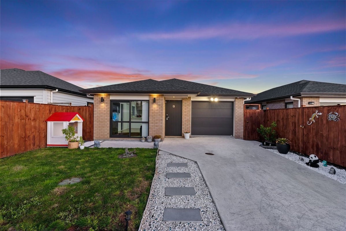 8 Silver Beech Street, Takanini, Auckland - Carousel 1