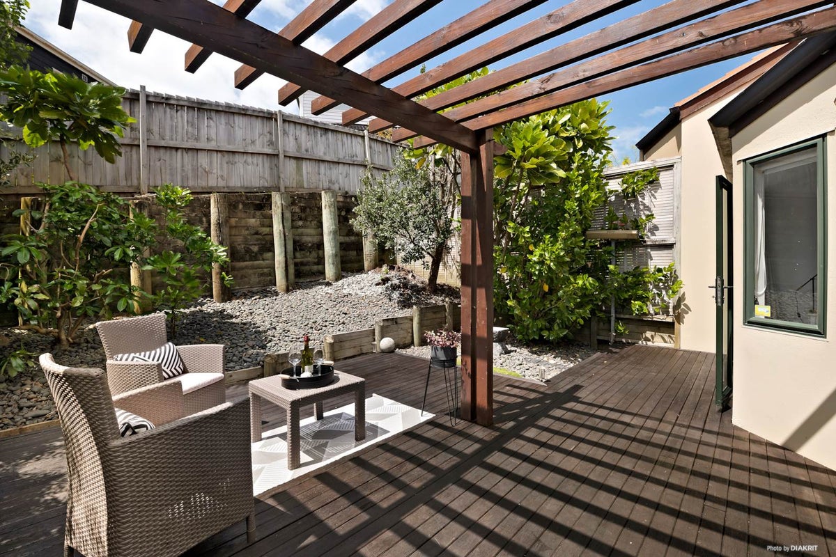 17/8 Tobago Place, Sunnynook, Auckland - Carousel 1
