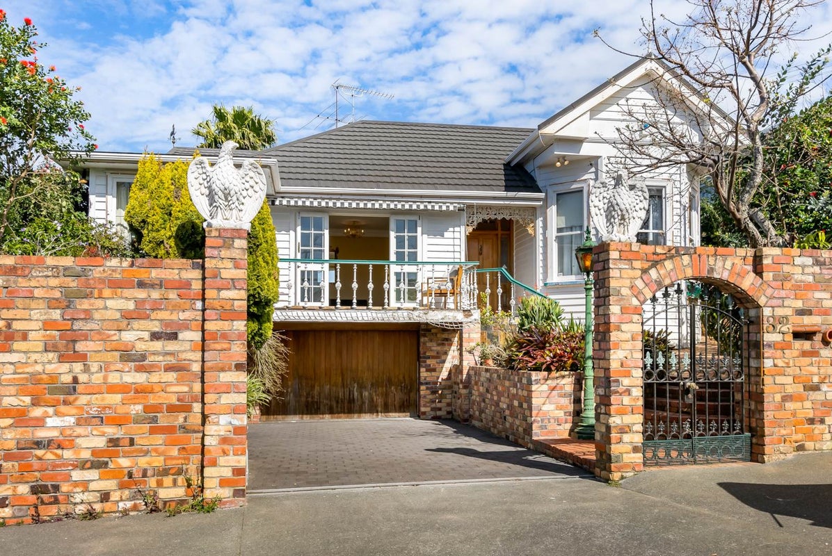32 Sarsfield Street, Herne Bay, Auckland - Carousel 1