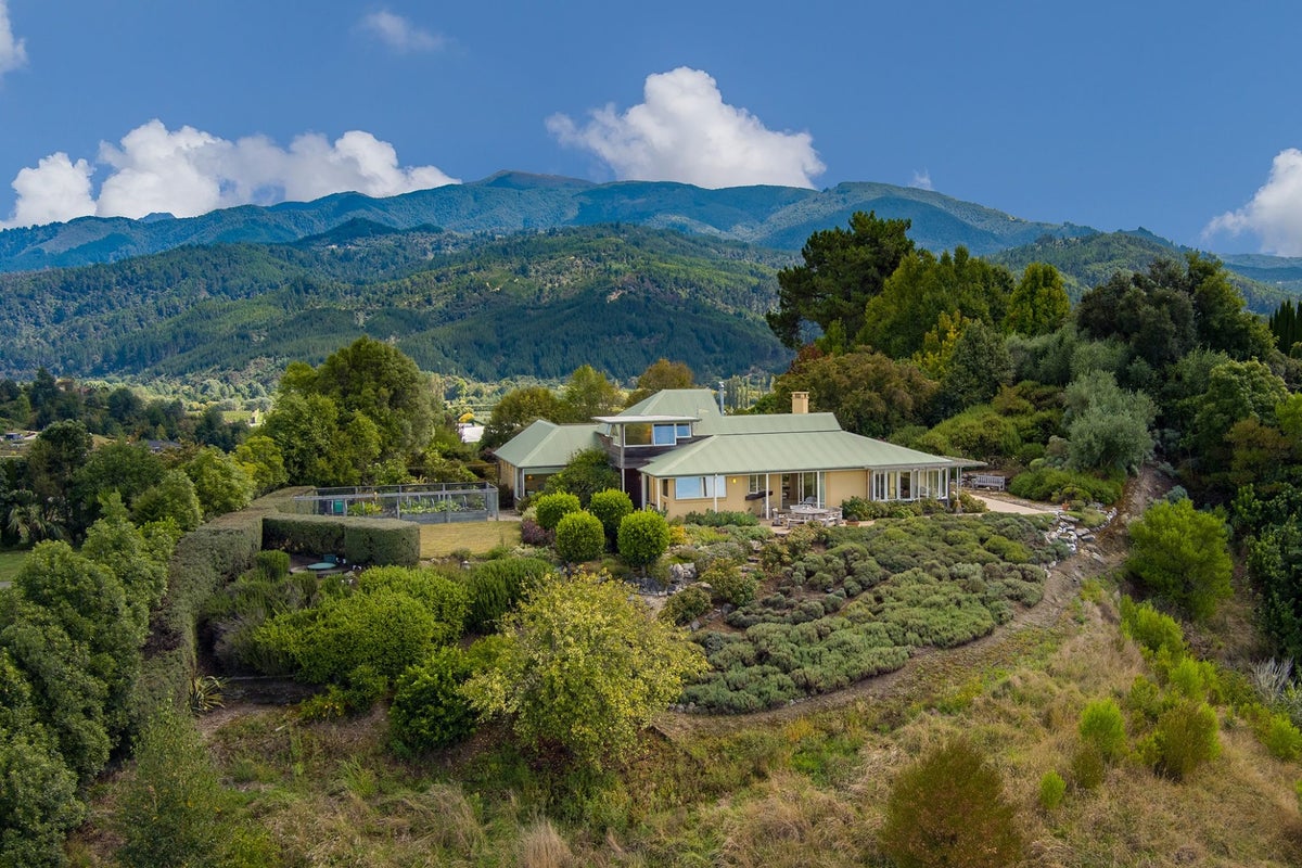 70 Mytton Heights, Motueka - Carousel 1