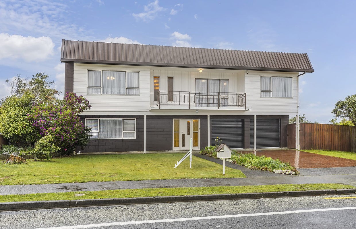 84 Gloaming Hill, Titahi Bay, Porirua - Carousel 1