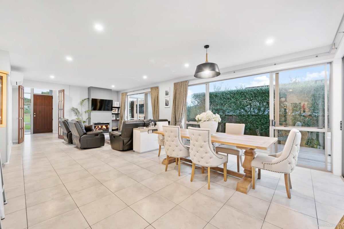 31 Pine Harbour Parade, Beachlands, Auckland - Carousel 2