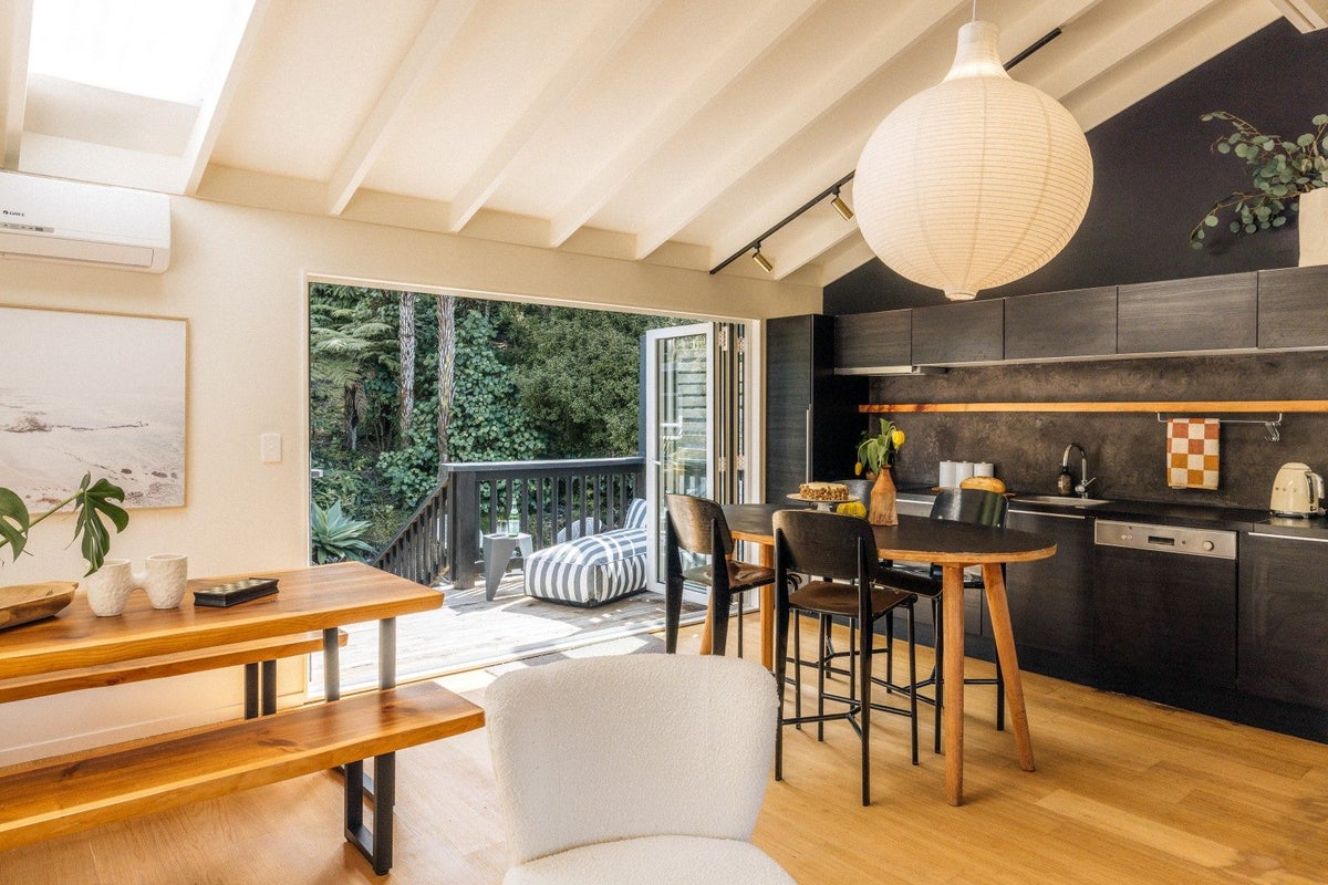 31A Frank Street, Oneroa, Waiheke Island - Carousel 1