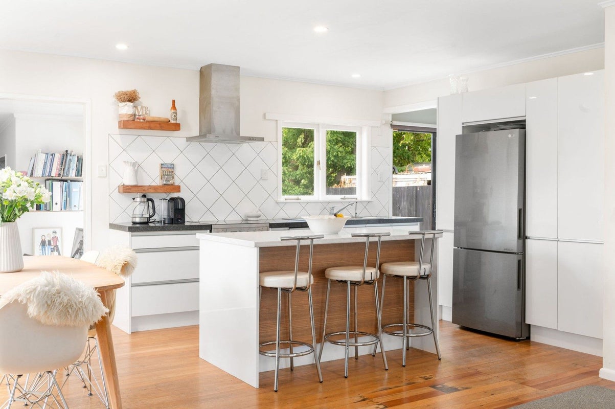 38 Urlich Avenue, Melville, Hamilton - Carousel 2