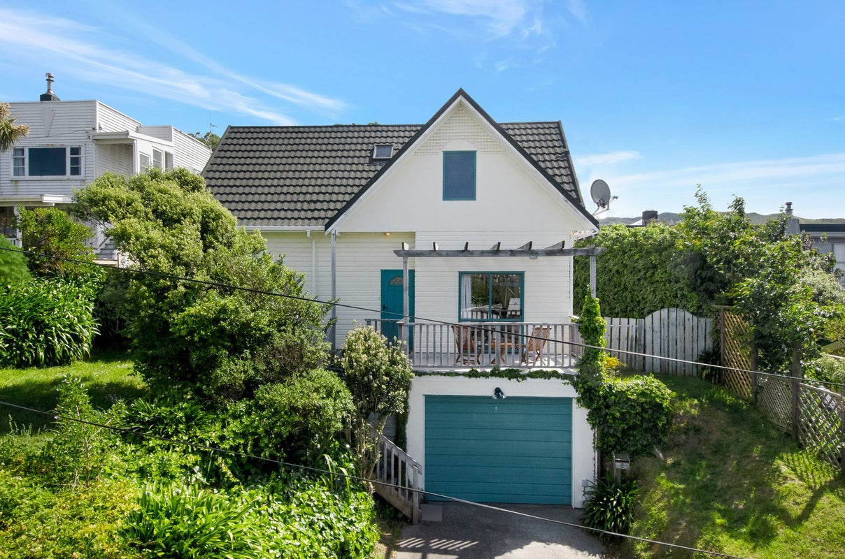 2 Pollen Street, Johnsonville, Wellington - Carousel 1