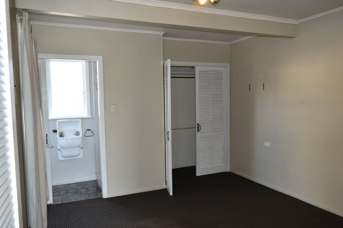 99 Hendry Avenue, Hillsborough, Auckland - Carousel 14