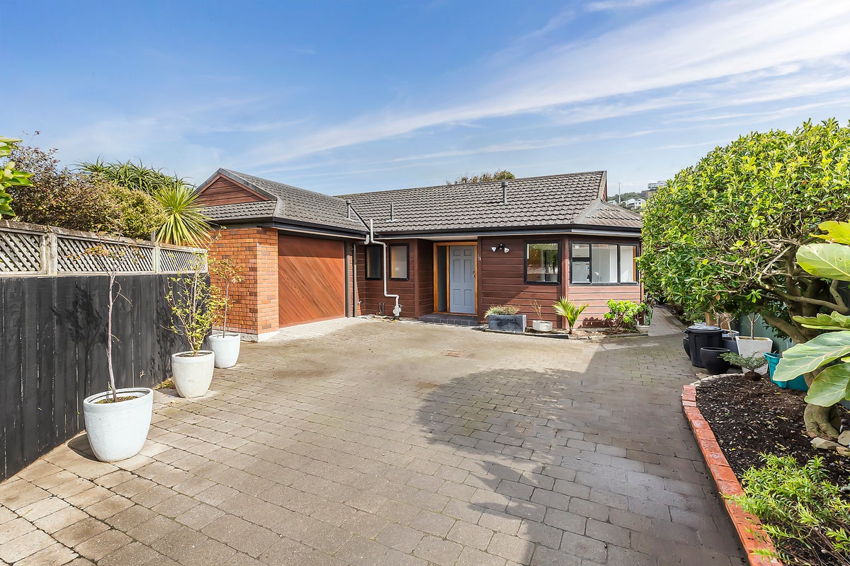 1A Endeavour Avenue, Lyall Bay, Wellington - Carousel 1