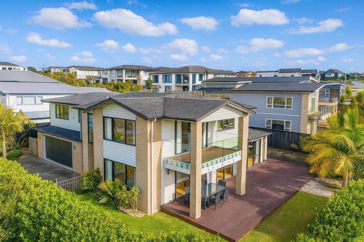1 Tuangi Street, Long Bay, North Shore City, Auckland - Carousel 1