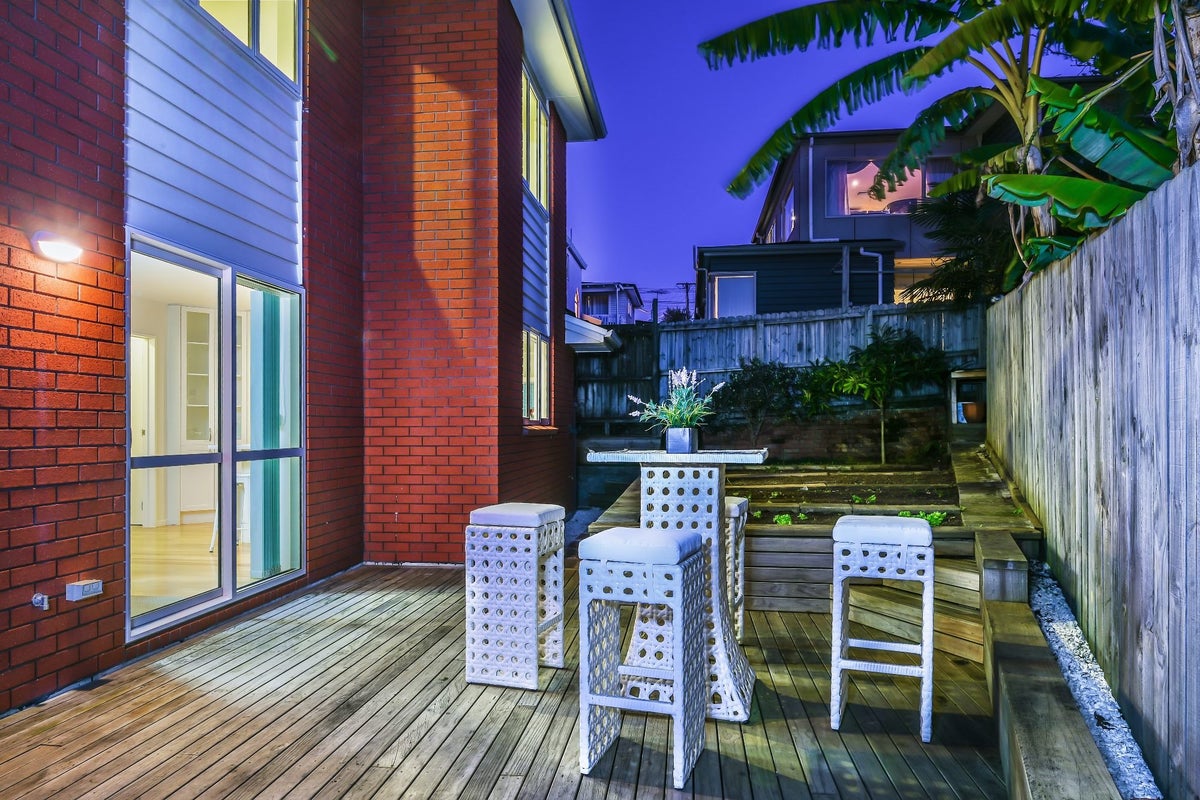 10A Greenslade Crescent, Northcote, Auckland - Carousel 2