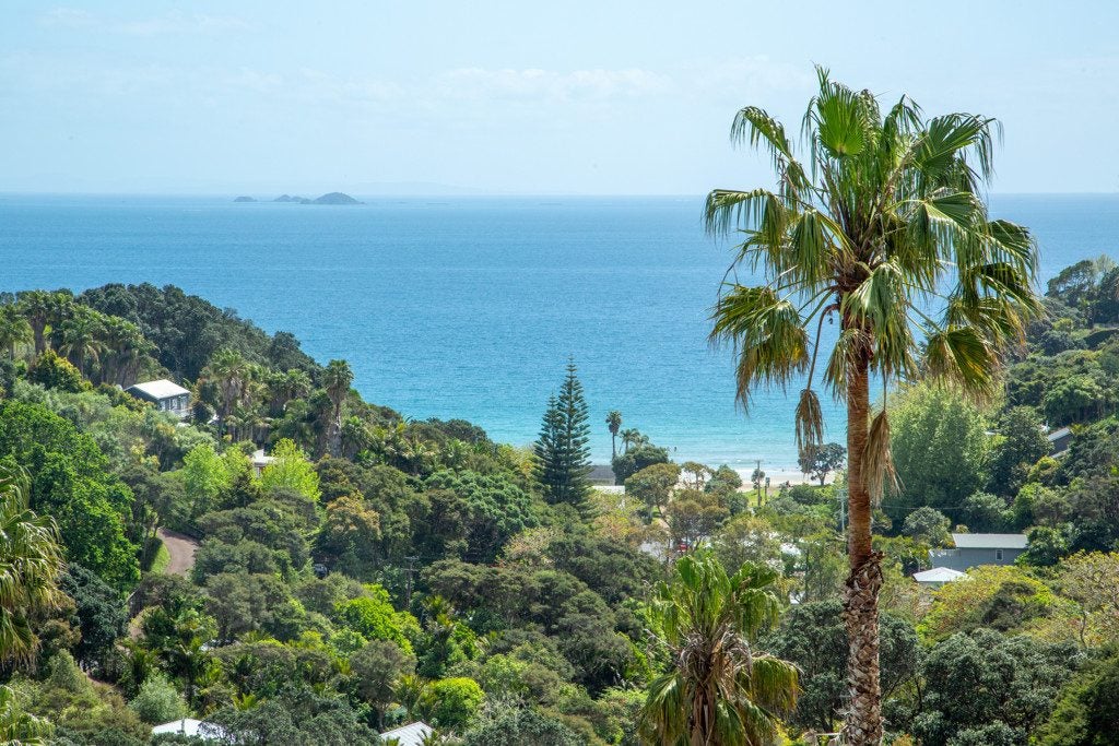 AT/4 Bay Road, Waiheke Island, Auckland - Carousel 1
