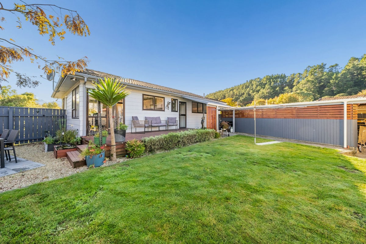 6 Topaz Street, Birchville, Upper Hutt - Carousel 1