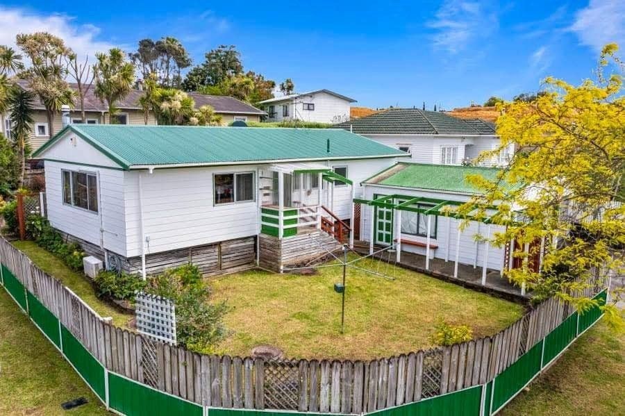 1/24 Applewood Drive, Henderson, Auckland - Carousel 1