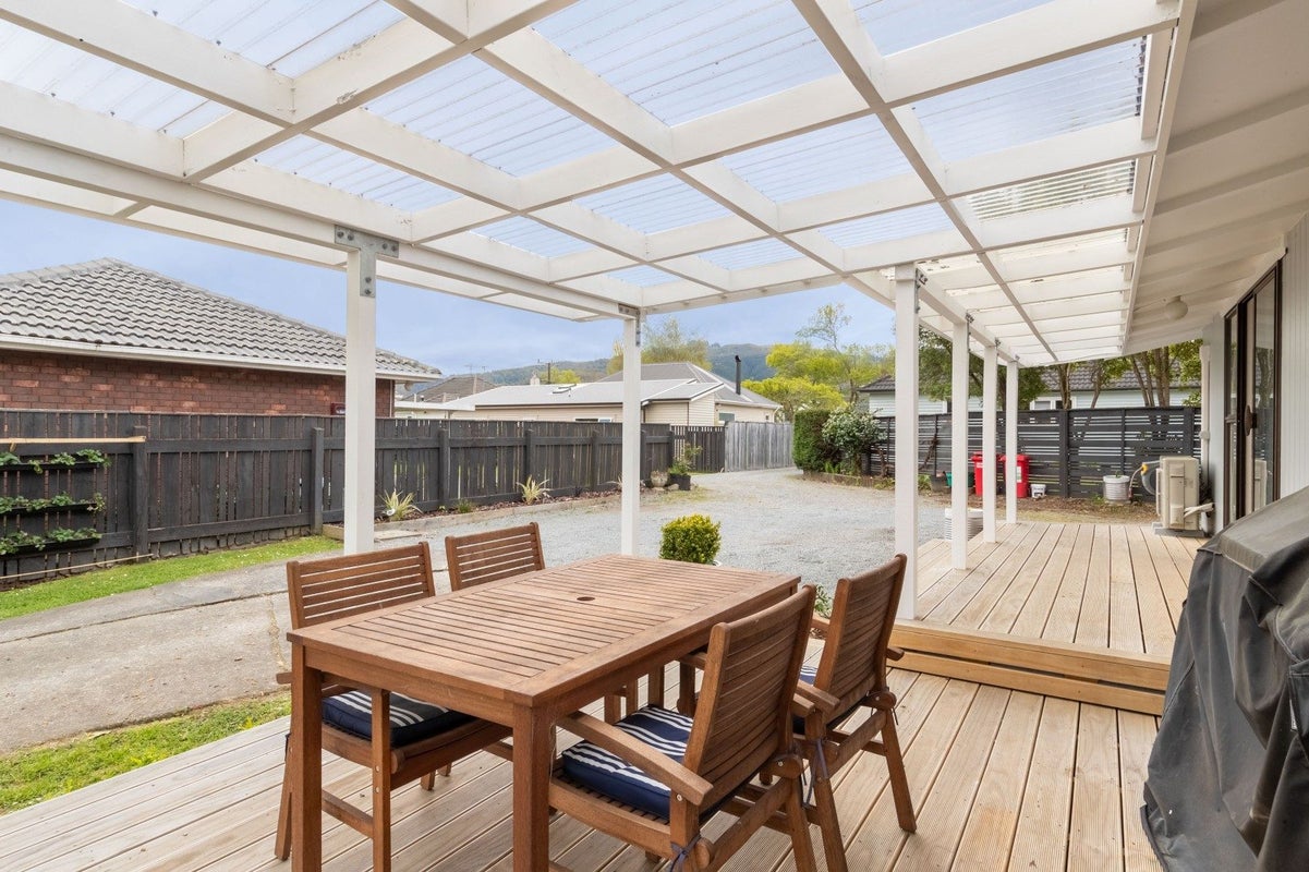9A Heretaunga Square, Silverstream, Upper Hutt - Carousel 1