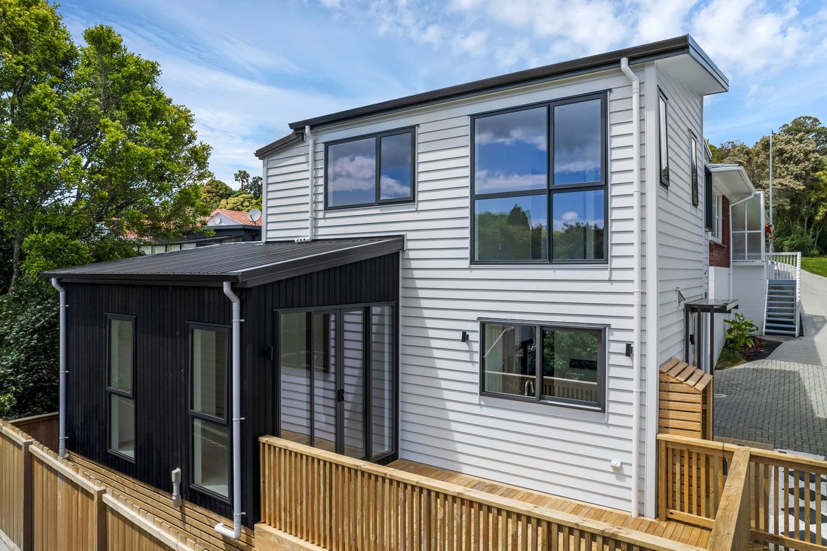 16D Downing Street, Glenfield, Auckland - Carousel 1