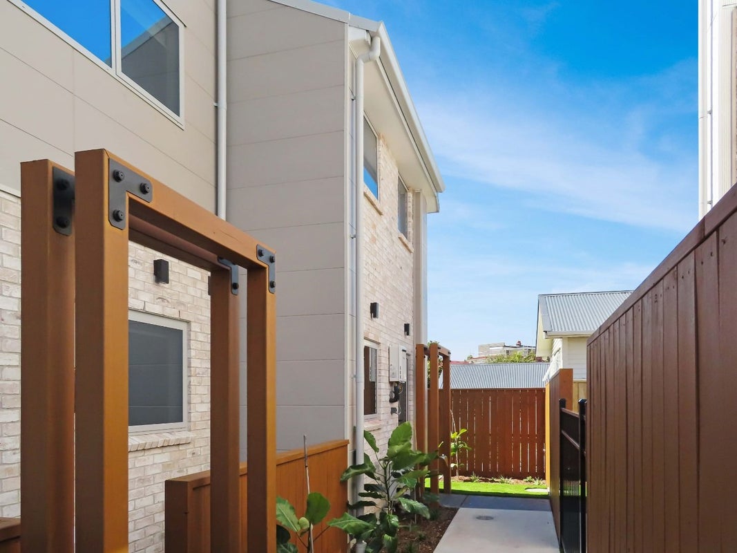 6/11 Cressy Street, Waterloo, Lower Hutt - Carousel 1
