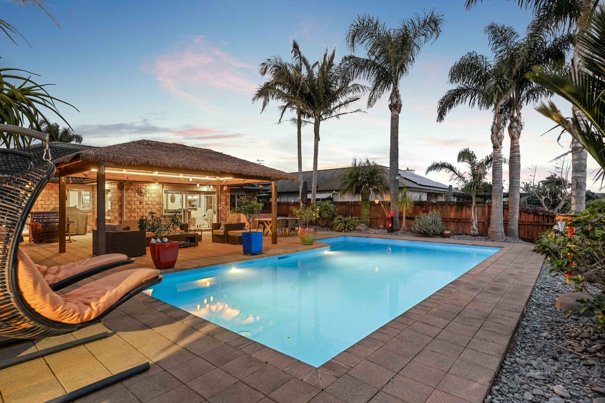 109 Oriental Parade, Papamoa Beach, Tauranga, Bay Of Plenty - Carousel 1