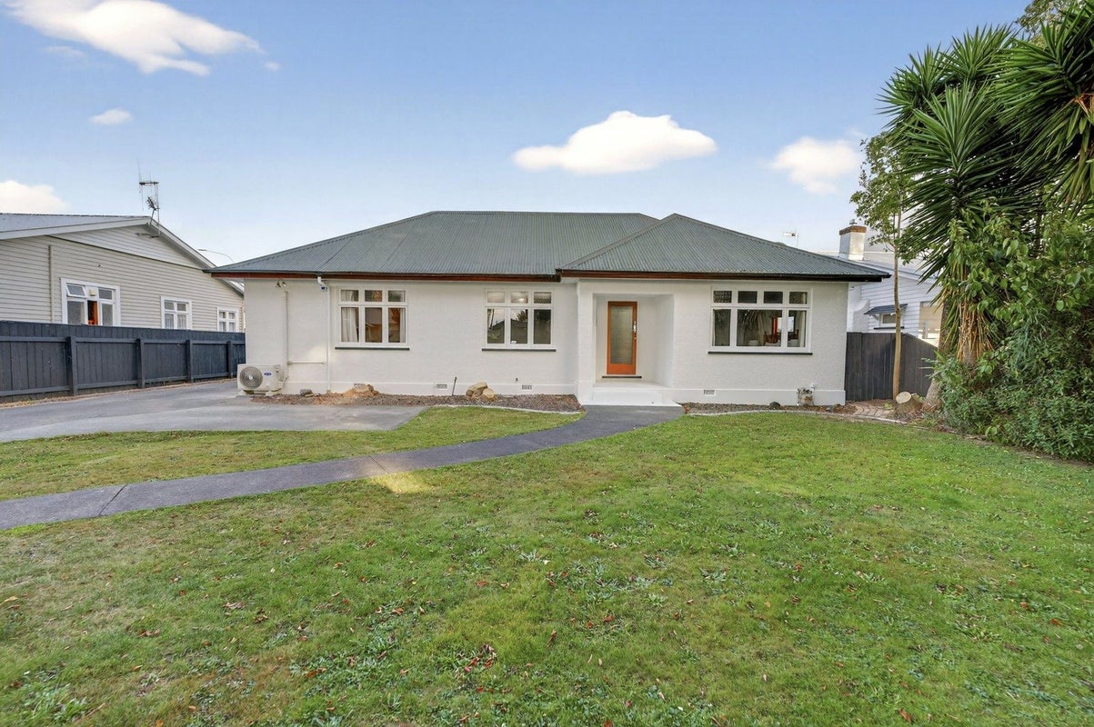 48 Manapouri Crescent, Hokowhitu, Palmerston North - Carousel 1