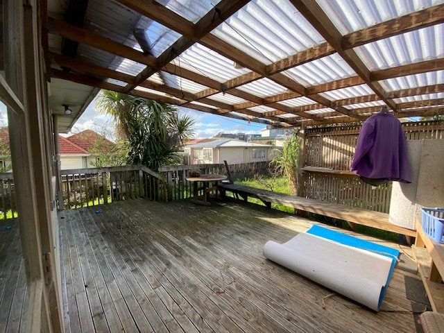 7 Sheehan Road, Te Atatu South, Auckland - Carousel 11