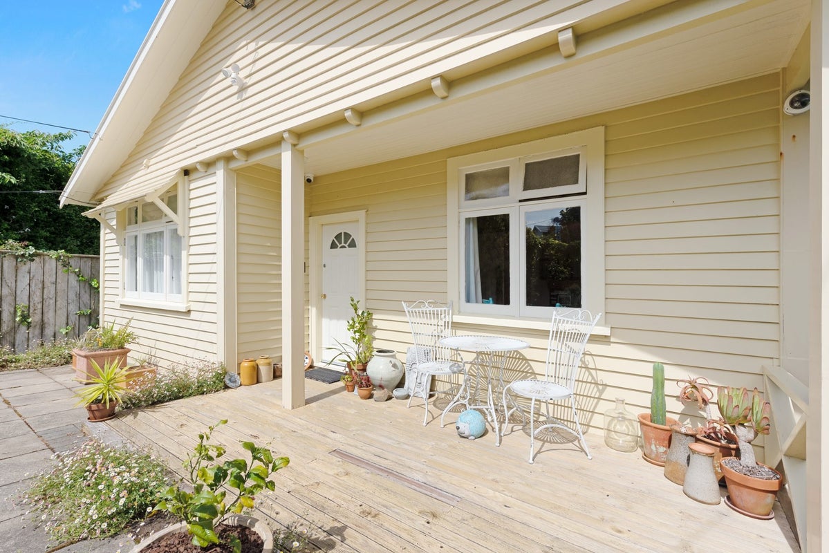 1/21 Sunshine Avenue, Karori, Wellington - Carousel 2